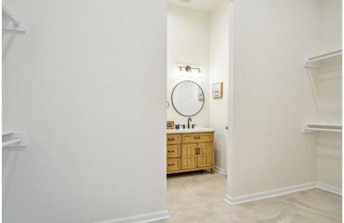 Skyline Retreat 3BR-3BA w Stunning Views Near DT - Foto 31