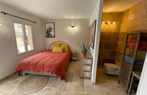 Studio cosy à Lagnes avec Piscine au milieu des oliviers - Foto 15