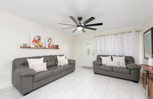 Sunny - Pool - Close to Beach - Fishing - Boat Ramp - Photo 3