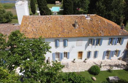 Mas du Versadou, dans un espace naturel protégé, piscine couverte chauffée toute l'année, Spa et salle de jeux - Foto 1