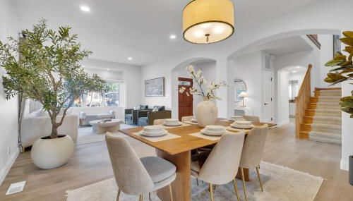 Luxury Retreat with Private Yard close to Beaches and FIFA Sleeps 10 - Foto 3