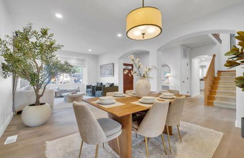 Luxury Retreat with Private Yard close to Beaches and FIFA Sleeps 10 - Foto 3