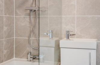 Corner House - Bright 2 Bed in Cheltenham - Photo 25