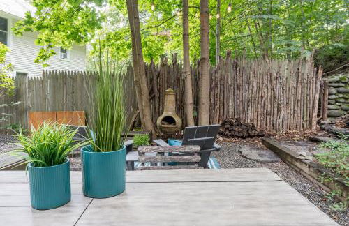 Chic Farmhouse Woodstock Saugerties Skiing HITS - Photo 45