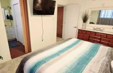 Hot Air Balloon Haven, Hot Tub, King Bed, Office, Foosball, Bball - Foto 27