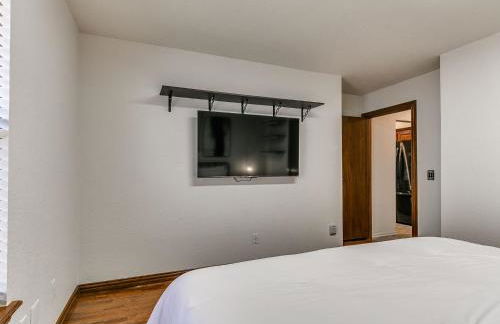 Sleek 4BR OKC Stay by StayLage - Photo 44
