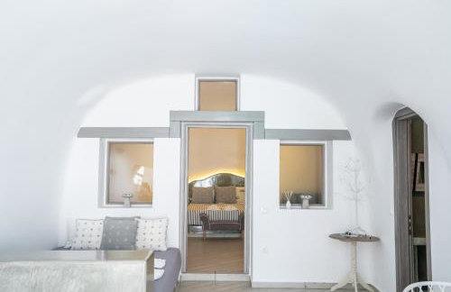 Fira-Cave-Sleeps 13-Parking-Pool-Pet Friendly - Photo 54