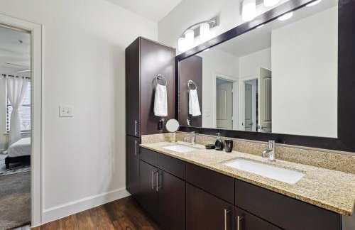 Modern 2B Close to The Star Toyota HQ Legacy West - Foto 20