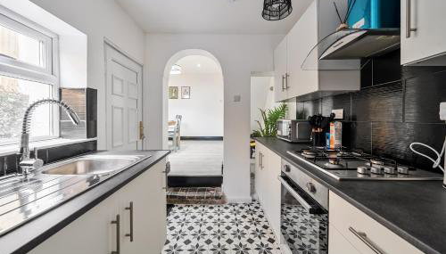 Modern Bletchley home with stylish decor - Foto 4, stove