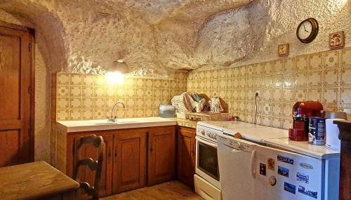 Maison semi troglodyte - Photo 5, stove, dishwasher, toaster