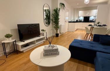 Prestige London Apartment Balcony Views - Photo 1