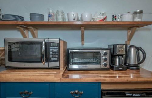 Sleek Retro Airstream Rental for Glamping for Two near Downtown Austin - Foto 19