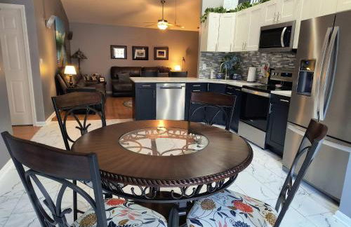 Hot Tub Hideaway 3 BR - Foto 14