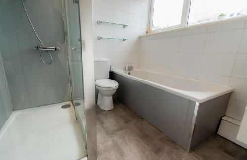 The Wheelhouse, 3 bed sleeps 6, Parking and wi-fi - Foto 5