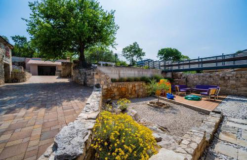 LUXURY VILLA ON SPACIOUS PRIVATE PROPERTY - Photo 65