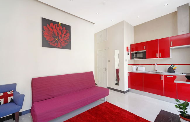 Baker Street Suites - Photo 33