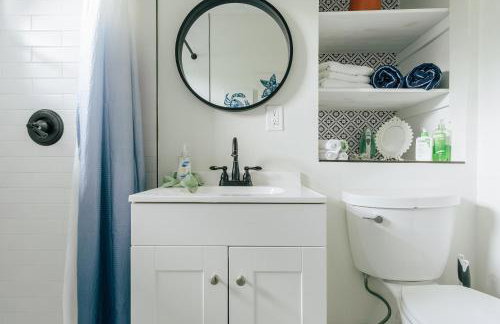 New & Blue - 2 blocks to the beach - Photo 12