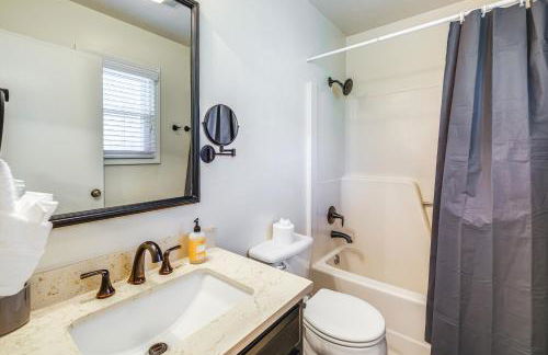 Pet-Friendly Roanoke Home with Fire Pit and Grill! - Foto 12