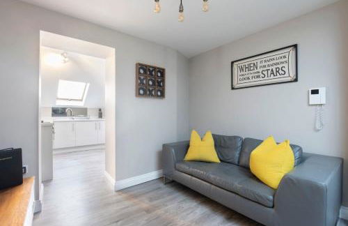 Elliot Oliver - Stylish 2 Bedroom Town Centre Apartment - Photo 18