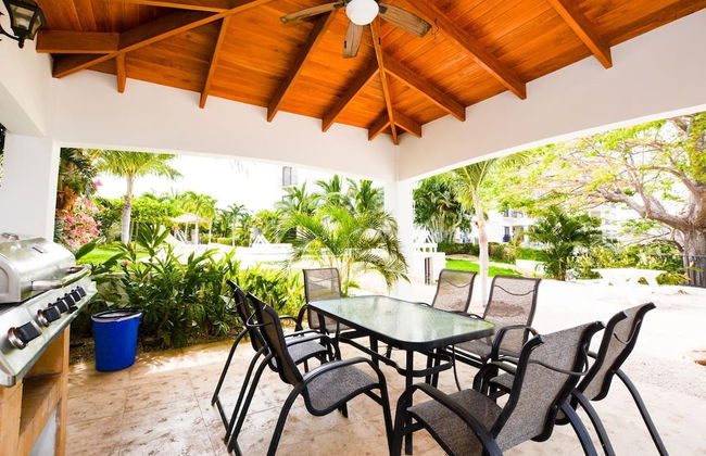 Fifth-Floor Condo with Breathtaking Ocean Views, Stylish Interior & Prime Location Near Flamingo Beach - Foto 18