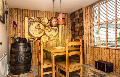 Deluxe Pirate's Cove Themed Apartment - Foto 7