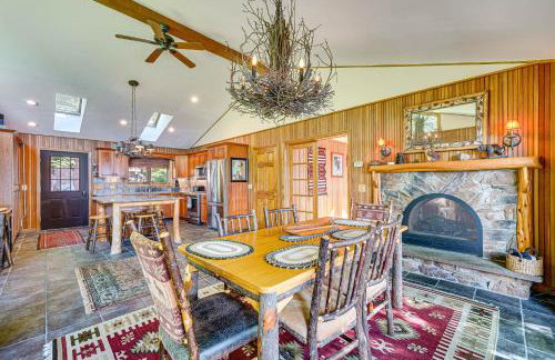 Waterfront Lake George Lodge with Boat Dock and Deck! - Foto 7