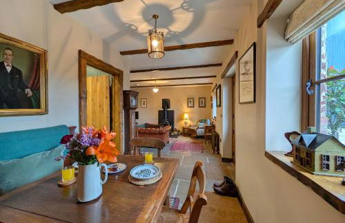 Gablebach Cottage With outdoor tub & log burner - Photo 8