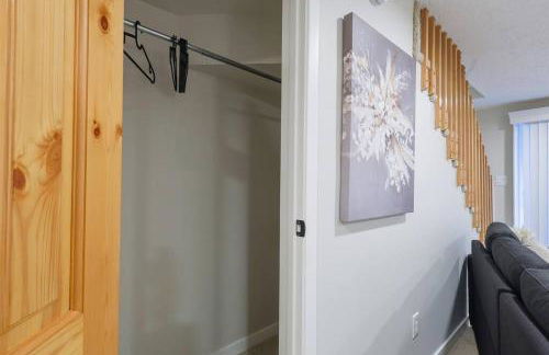 Luxuriously Contemporary Condo - Photo 46