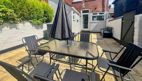 Stylish House Near Hospital with Free Parking - Foto 4, Garden