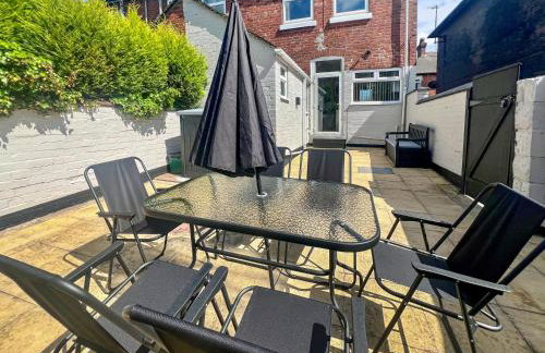 Stylish House Near Hospital with Free Parking - Foto 4