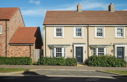 Our latest stunning property by Our Home Short Stays free parking super fast WiFi large back garden and crisp hotel white linen - Foto 13