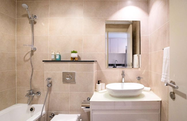 Tanin - Incredible City Vista From Balcony of Fancy Studio - Photo 8