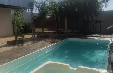 Check-in AUTÔNOMO e Privacidade em Hidro, piscina, casa, garagem até 2, até 3 quartos e 3 ar, 2 banheiros, churrasqueira, máquina de lavar roupas, roupa de cama, todos privativos, insira valor 3 hóspedes e abrimos 2 quartos, já 5 hóspedes usam 3Q - Foto 42