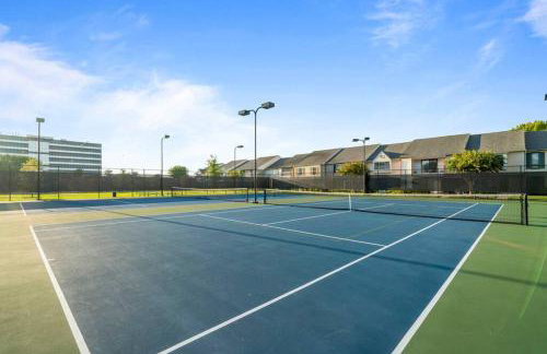 Townhome - Convenient Location - Foto 46