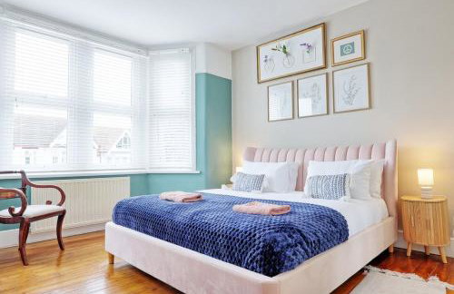 Beautiful 5 bed house, relaxing garden and driveway parking 10 min to the beach - Foto 3