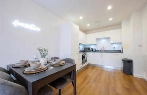 Modern 1BR Apt - Sleeps 4 - Parking - Balcony - Foto 10