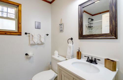 Modern-Rustic Love Cabin in Cosby Deck and Grill - Foto 14