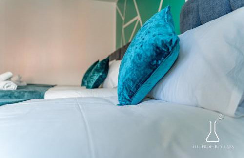 Luxury Birmingham City Centre Townhouse with BALCONY- Sleeps 10 - FREE Parking - Perfect for Contractors, Business Travellers, Families and other Groups - Near Bullring, Newstreet, Selfridges, NEC, NIA & Birmingham airport - Photo 25