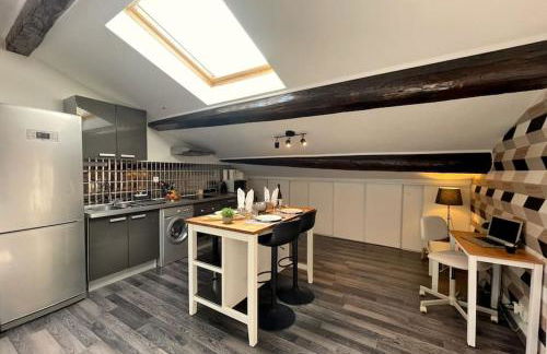 Charme urbain sous les toits-Terrasse/Clim/Parking - Foto 13