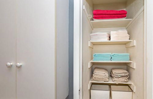 615 Ash Avenue - Modern Retreat w Hot Tub - Foto 25