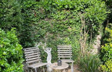 Lovely Charmouth cottage with log fire & garden close to beach - Photo 8