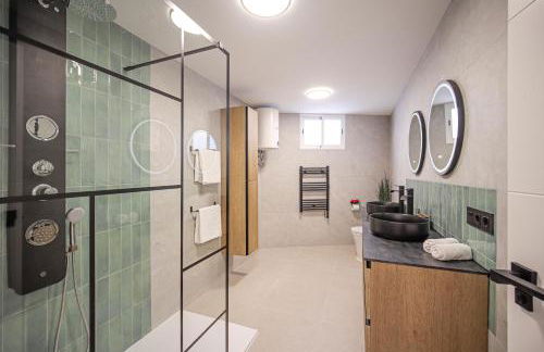 Nirvana - Luxury Villa with heated pool - Photo 47