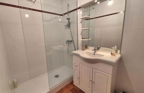 T3, place de parking privé, proche de la gare de Bandol et à proximité du centre-ville - Foto 10