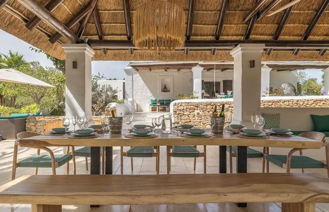 Traditional Villa With Garden - Photo 29