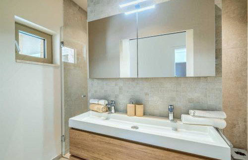 NEW Villa Pine Haven , Private Heated Pool Sleeps 8, Tranquil Retreat - Foto 39