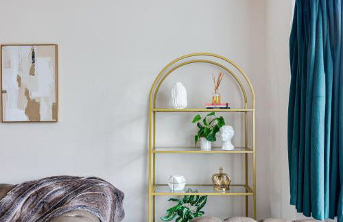 Meadow House with Driveway Parking, Spacious Garden, Fast Wifi and Smart TVs by Yoko Property - Foto 17