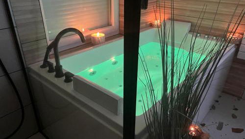 Jolie Maison avec Balnéothérapie - Foto 4