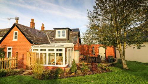 South Lodge - Photo 1