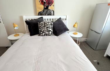 Spacious 5-Bedroom house close to station - Foto 9