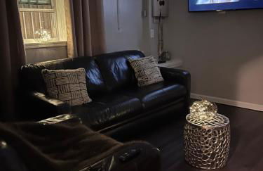 The Layover Lounge - Foto 19